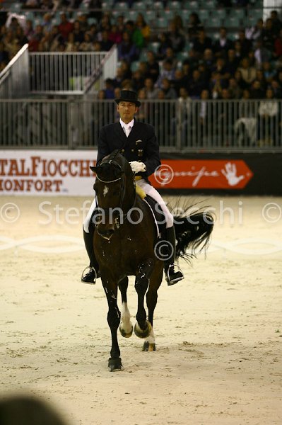 LAUGKS_MEGGLE\'S WELTTALL_MILANO_2011_SS2_3045.jpg